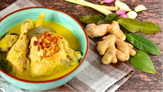 المعنى وراء وجبة العيد المفضلة للعائلة الإندونيسية