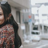 Tak Kebagian Tiket, Intip 7 Potret Prilly Latuconsina Nonton Konser Coldplay di Jepang