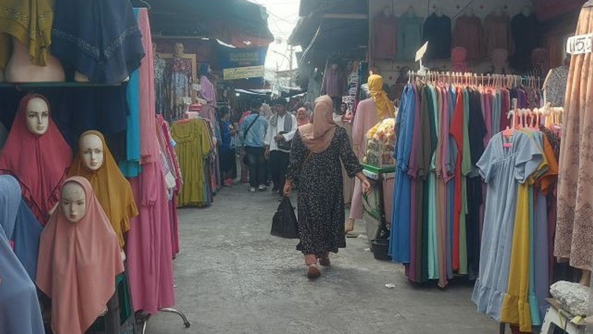 Ahead Of Christmas, Tanah Abang Market Is Quiet For Visitors