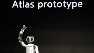Korean Robot Trained from the Way Hotel Employees Work, Workers Start to Worry