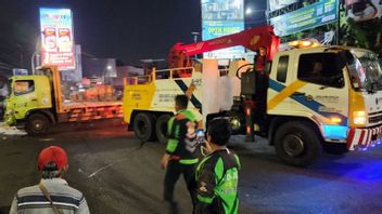 シンパンMTハリョーノスマランのテルグリング紙輸送トラック、1人が死亡