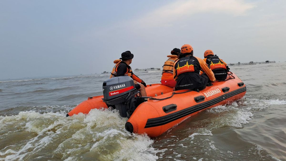 Pemancing Tenggelam di Depan Anaknya Saat Berusaha Ambil Penutup Kotak Ikan Terbawa Arus