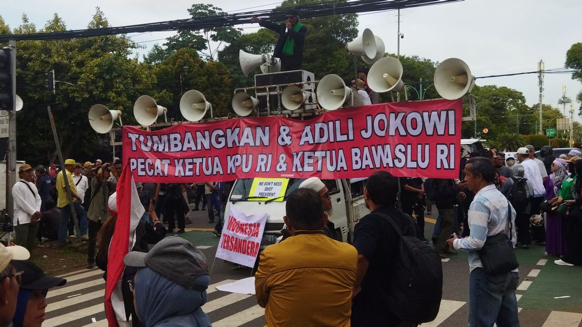 In Front Of The KPU Office, The Former Danjen Kopassus Shouted 'Jokowi Director Of The 2024 Presidential Election Fraud'
