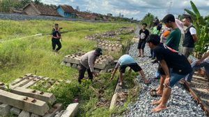 Naas! Warga Baturaja OKU Tewas Tersambar Kereta Babaranjang saat Meniti Rel 