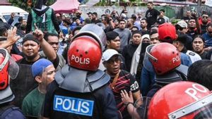 PM Anwar Soroti Bentrok Warga dengan Polisi Saat Eksekusi Rumah di Kuala Lumpur
