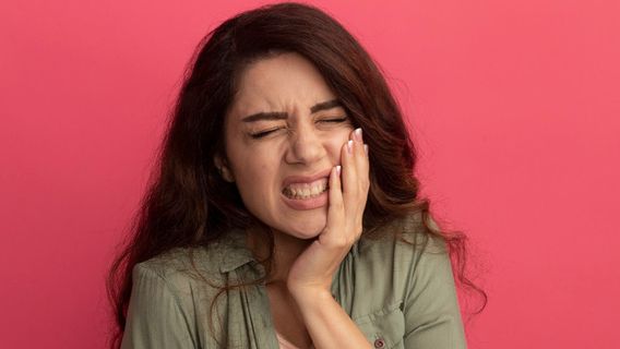 7 Meaning Of Lower Teeth Dreams Removing, What's A Bad Sign?