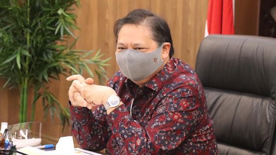 Airlangga: Dalam UU Cipta Kerja, Korban PHK akibat COVID-19 Bakal Dapat Uang Tunai