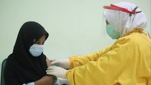 Jokowi Minta Vaksin COVID-19 Booster Diterima Masyarakat Umum Awal Tahun 2022
