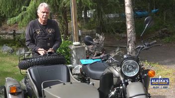 ar sur la télévision russe : un homme d'Alaska a reçu une nouvelle moto du président Poutine