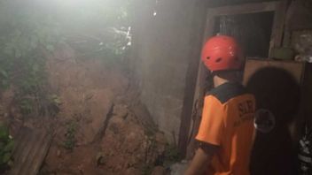 卡洛兰Temanggung Timpa Rumah的山体滑坡,1人死亡