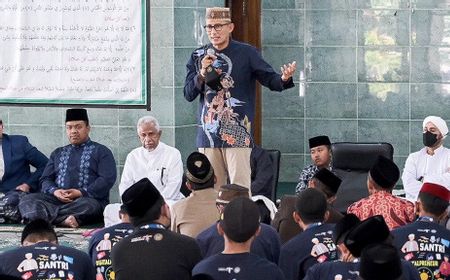 Sandiaga Puji Santri Disabilitas yang Jago Bikin Ilustrasi