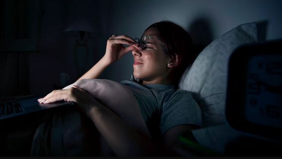 3 Cara Mudah Atasi Sakit Maag saat Malam