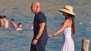 Kado Pernikahan Fantastis, Jeff Bezos Dikasih Lauren Sanchez Jam Tangan Rp4,7 Miliar