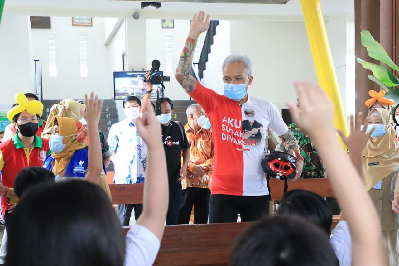 Ganjar Pranowo Demande à Toutes Les Régions Du Centre De Java De Travailler Les Unes Avec Les Autres Sur Le Nombre De Vaccinations Infantiles