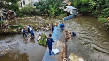 برامونو سيكال سيكيه جسر باسويدان الذي جيبول بسبب الأمطار الغزيرة