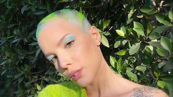 Halsey Sebut Pihak Grammy Terima Suap