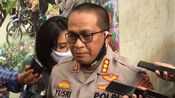 警方检查闭路电视在 TNI 警官骑自行车劫持的位置