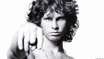 吉姆·莫里森(Jim Morrison)的虚假死亡理论强调最新纪录片