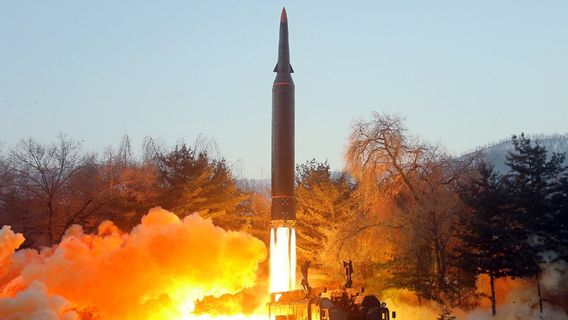 北朝鮮、弾道タイプの疑いで韓国と日本の間の海域に別のミサイルを発射