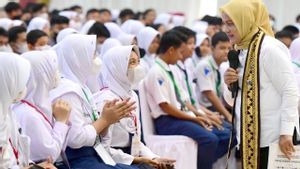 Sosialisasi Bahaya Narkoba di Lampung, Iriana Jokowi Bagikan Sepeda