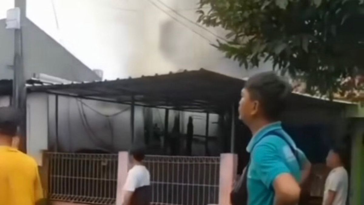 The Kerupuk Factory In Petukangan, South Jakarta, Disbanded Employees