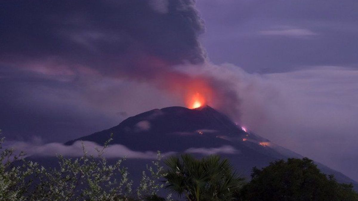 遠隔地 5 KM レウォトビ山噴火センターは避難を要請されました
