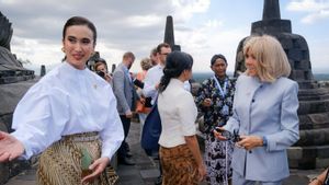 Menpar Widiyanti Accompanied Brigitte Macron Enjoying The Beauty Of Borobudur Temple