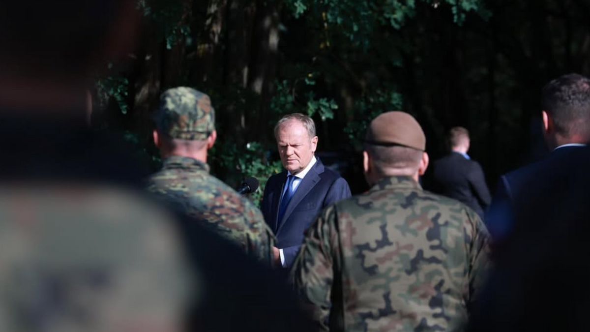 Polish PM Ensures His Troops Will Shoot Falls Objects That Violate Airspace