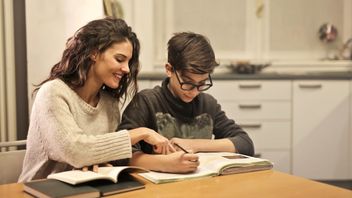 Men Who Have Sisters Tend to Green Flag? Here's the Explanation of Experts