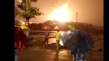 パータミナ、中部ジャワ州シラカプの製油所火災現場周辺の住民を避難させる 