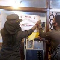 Buka Hingga Larut Malam, Satpol PP Segel 2 Cafe di Jaktim dan Sanksi Denda Rp50 Juta 