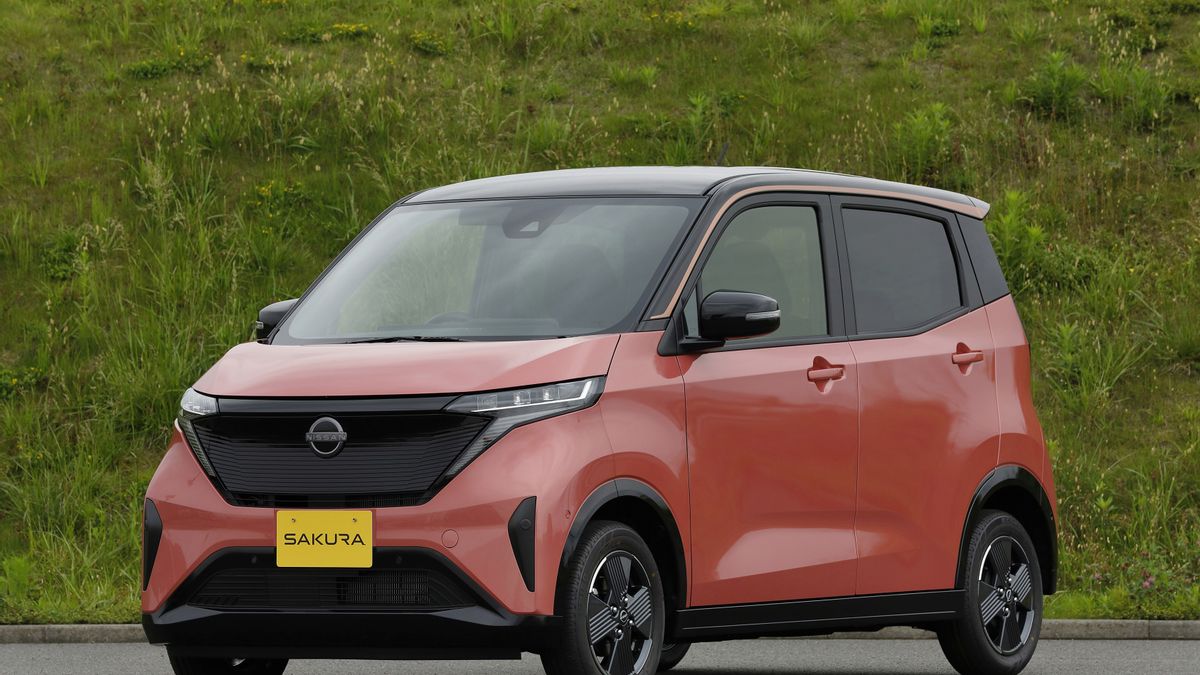 Not Tesla, This Tiny Electric Car is Most Popular in Japan