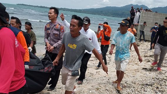 Remaja 17 Tahun Ditemukan Tewas di Pinggir Pantai Paradis Carita