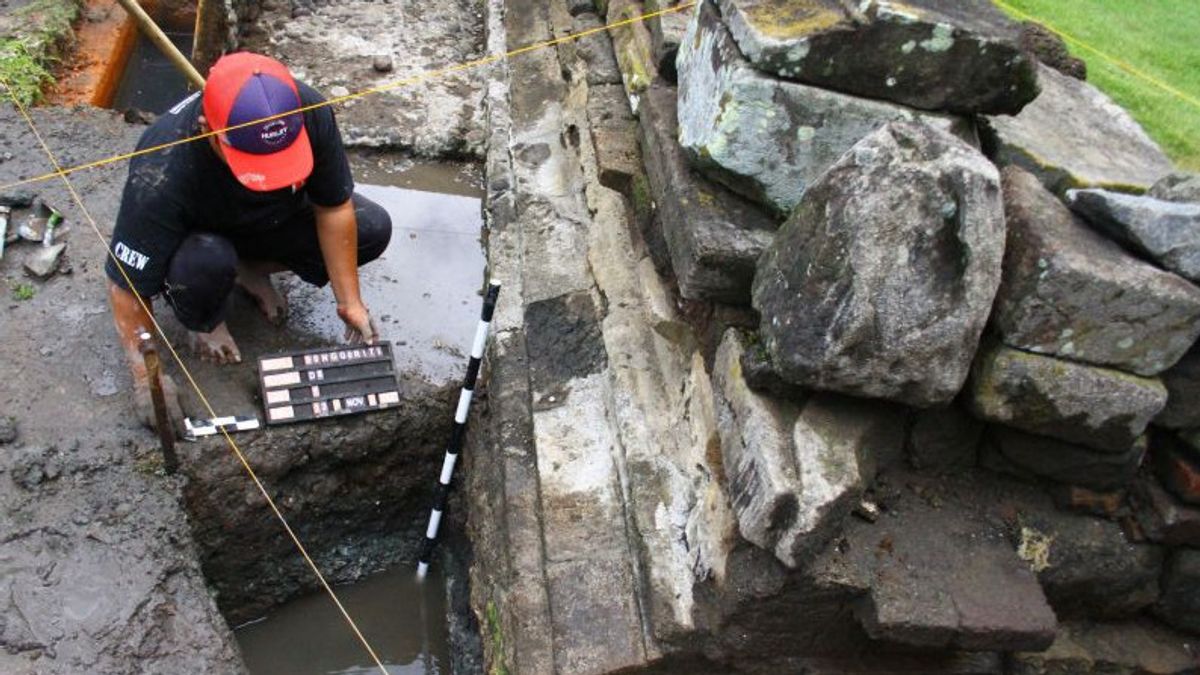 ソンゴリティ寺院発掘調査オランダ遺産排水システムを発見