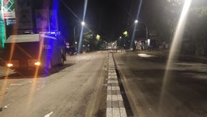  Massa Bakar Ban Tutup Jalan di Dekat Kampus UNM Makassar