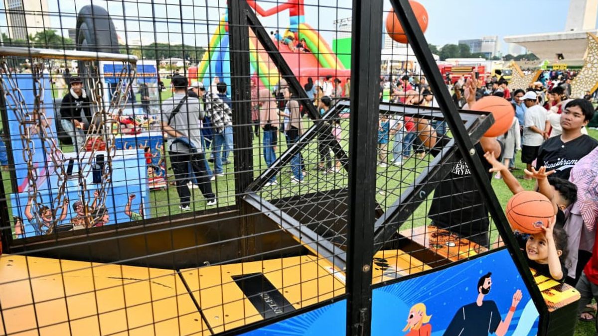 モナスバザールは買い物だけではない、子供たちは贈り物を持って帰り、両親はセムバコを持ってきます