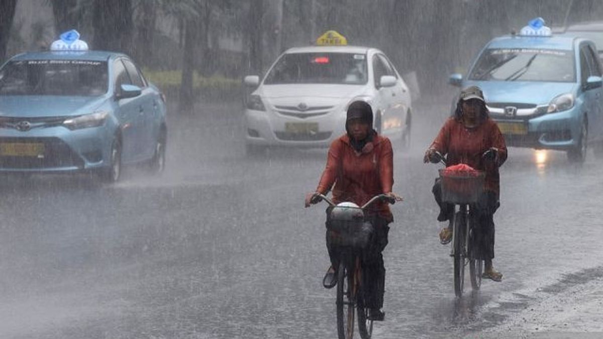 الطقس في أوائل أبريل ، جاكرتا لديها أمطار من صباح الاثنين إلى الليل