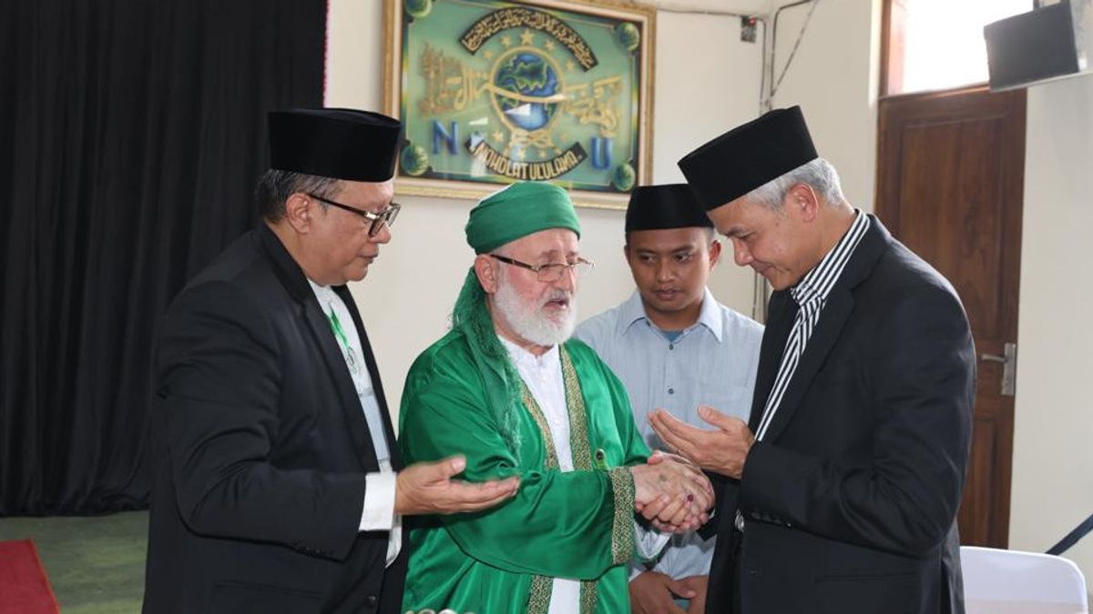 Meeting The Grandson Of Syekh Abdul Qadir Jailani, Ganjar Gets Special Charity