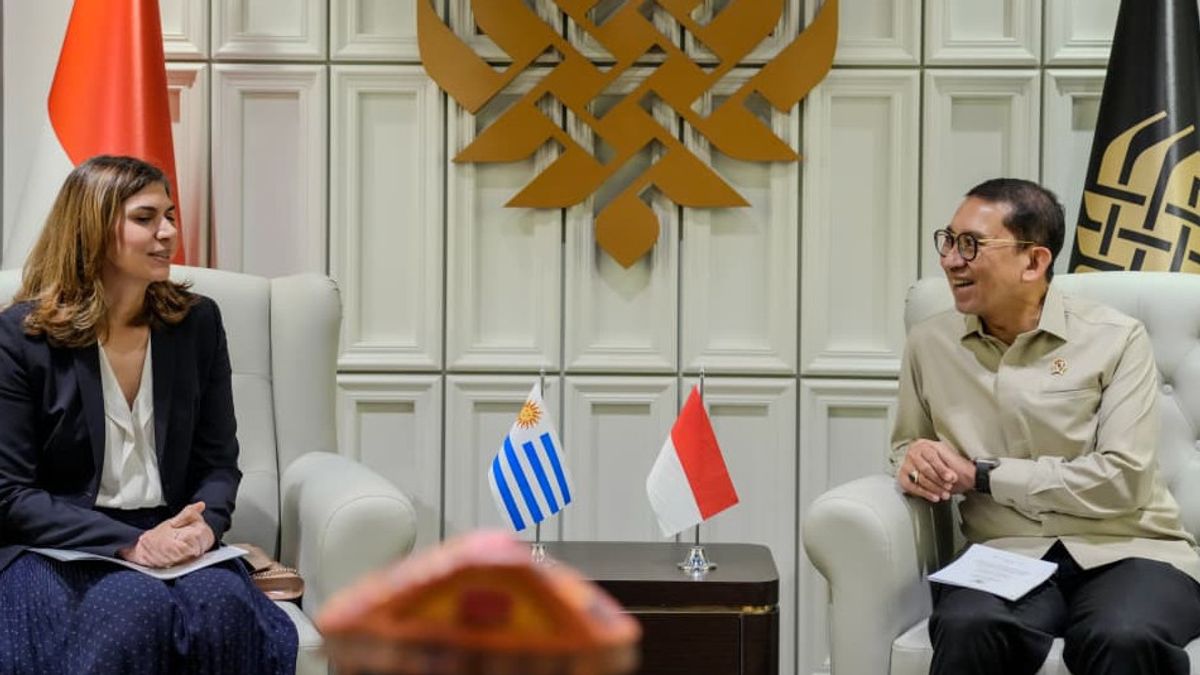 Dialogue with the Uruguayan Ambassador, Minister of Culture Fadli encourages a Cultural MoU and asks for support for the UNESCO Committee Chair