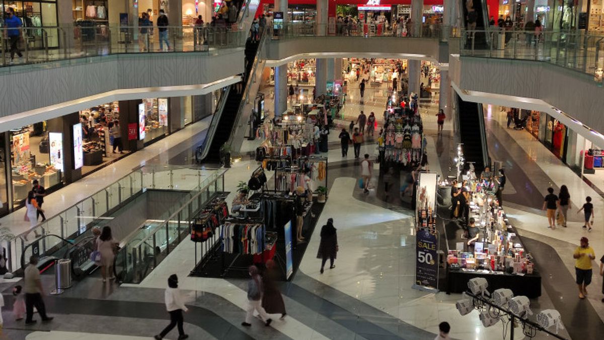 After A Month Of Closing, The Mall In Batam Begins To Be Visited By Residents