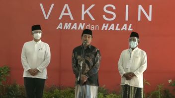 在Jokowi面前，东爪哇印尼乌莱马委员会声称阿斯利康疫苗是清真疫苗，它不同于印尼中部乌莱马委员会声称的