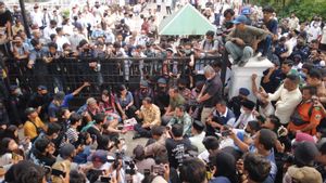 Pendemo Desak Tanda Tangan Pertanggungjawaban Permasalahan Jakarta, Anies Baswedan Menolak