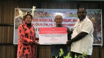 Social Minister Risma Hands Over Fiber Ship To Fill Children's Nutrition In Agats Asmat