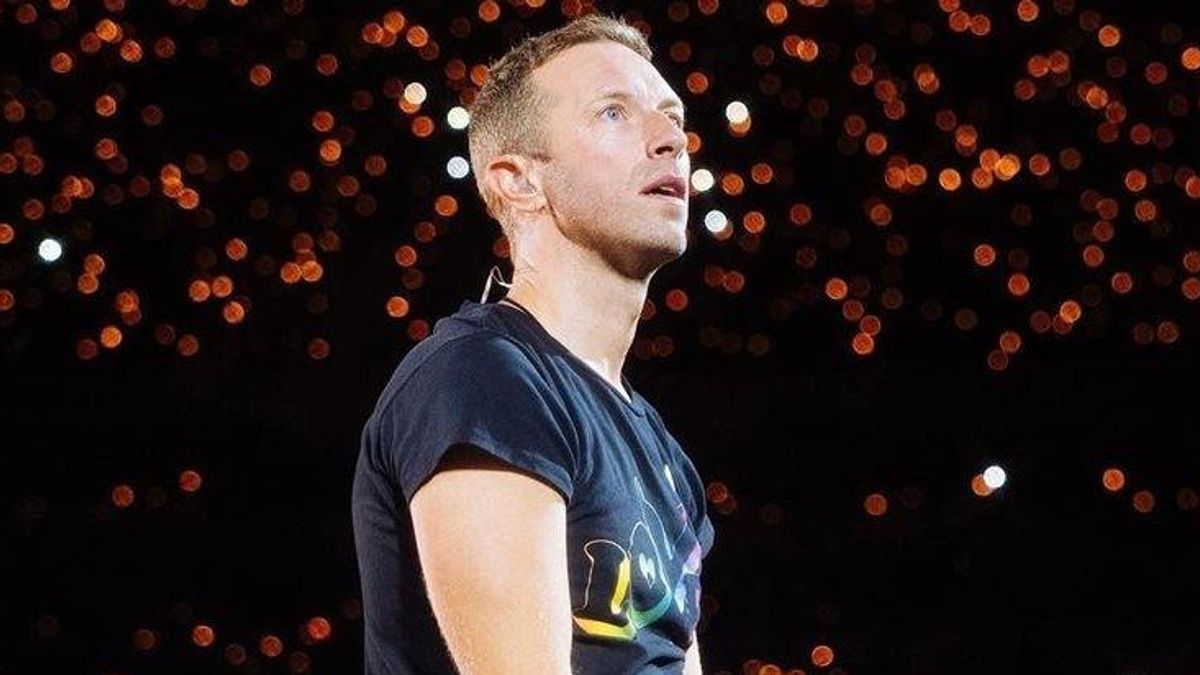 克里斯·马丁(Chris Martin)无意识地将首席执行官安迪·拜伦(Andy Byron)从舞台上拆除