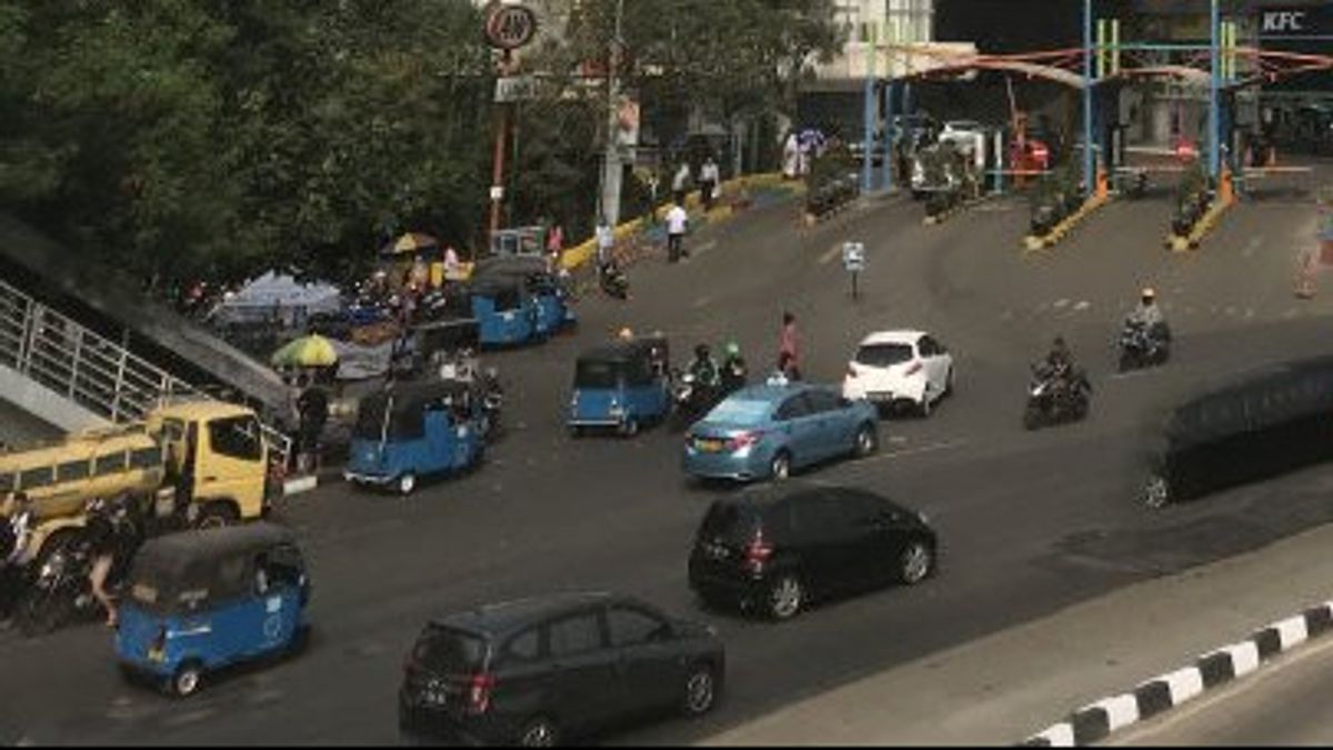 Preman Palak Sopir Rp50 Ribu di Kawasan Mal Season City Jakbar