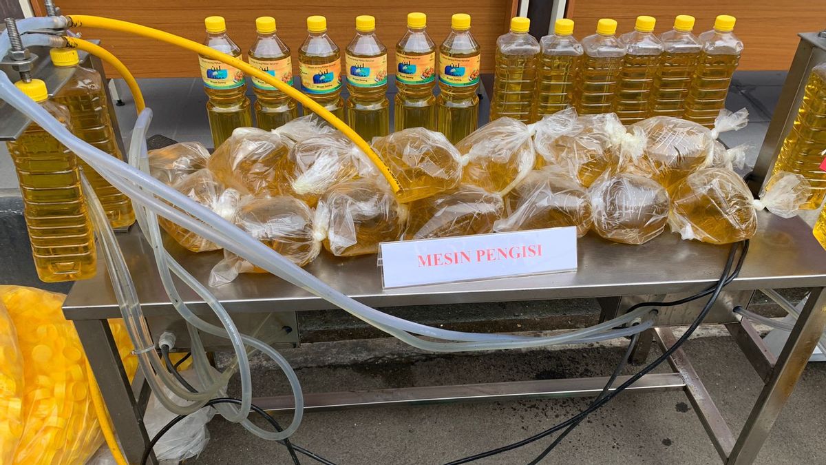 Intention To Make A Lot Of Profit, Rogue Producer Turns Bulk Cooking Oil Into Packaging For Sale At High Prices