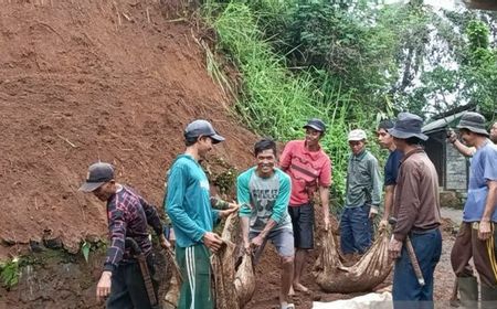 Longsor Terjang 6 Kampung di Desa Cianaga Sukabumi