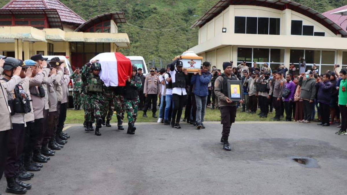 Police Investigate Motives For Shooting Two Members Of The Indonesian National Police In Ilu District Papua While Guarding Tarawih Prayers