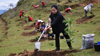 When Inang-Inang Toba Prays For Puan Leading Indonesia: May God Bless