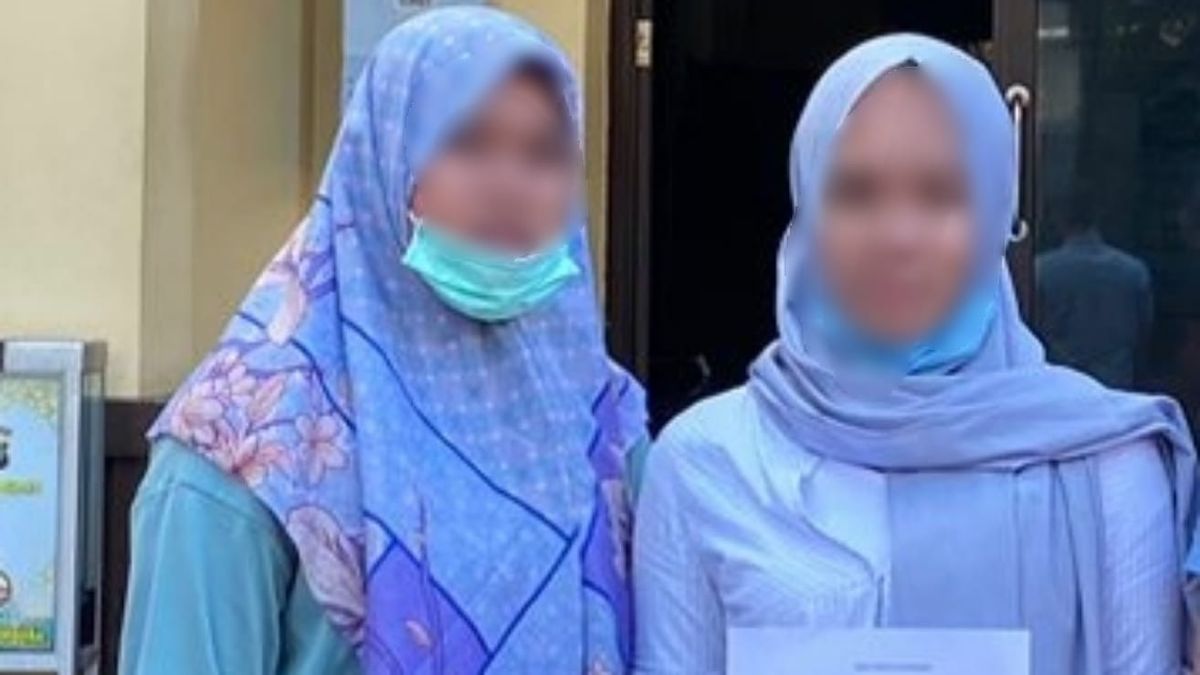 Two Young Jandas Of Hijab Who Were Arrested In Suspicious Baby Clothing At Season City Malls Were Finally Released